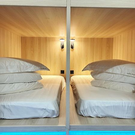 Unplan Hostel Мадрид Экстерьер фото