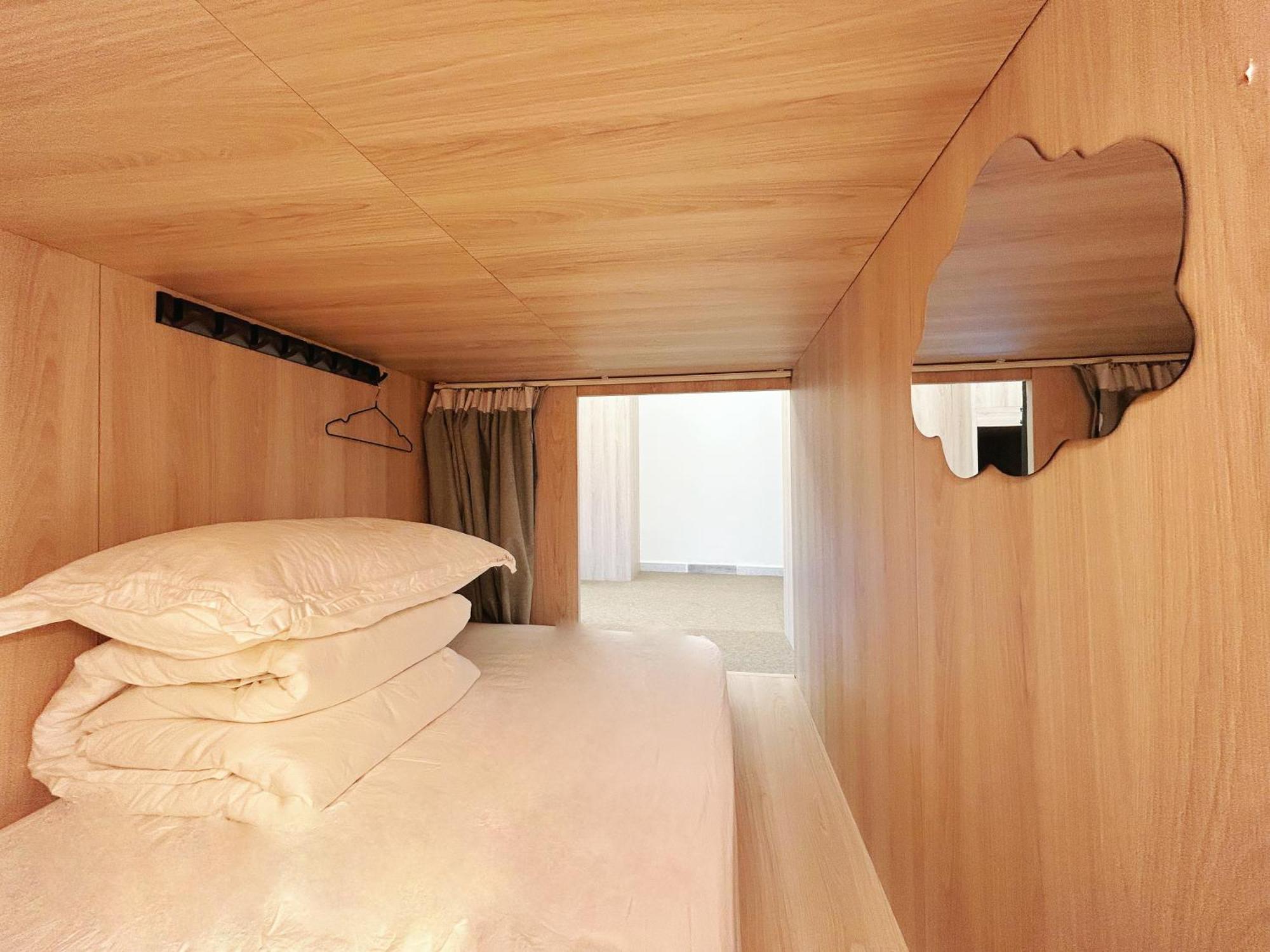 Unplan Hostel Мадрид Экстерьер фото